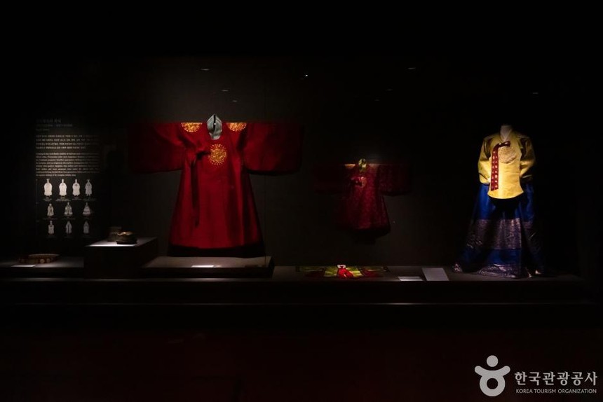 Theo chân Vua Joseon, du hành thời gian tới Seochon - Ảnh 7. Theo chân Vua Joseon, du hành thời gian tới Seochon - Ảnh 7.