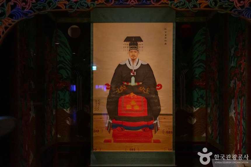Theo chân Vua Joseon, du hành thời gian tới Seochon - Ảnh 8. Theo chân Vua Joseon, du hành thời gian tới Seochon - Ảnh 8.