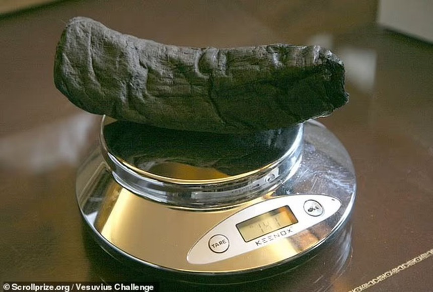 Sử dụng AI giải mã hơn 2.000 từ trên giấy papyrus bị chôn vùi sau vụ phun trào núi Vesuvius vào năm 79 - Ảnh 3. Sử dụng AI giải mã hơn 2.000 từ trên giấy papyrus bị chôn vùi sau vụ phun trào núi Vesuvius vào năm 79 - Ảnh 3.