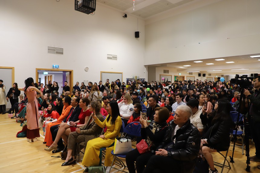 Lễ hội Tết Giáp Thìn của cộng đồng người Việt Nam tại Vương quốc Anh - Ảnh 3.