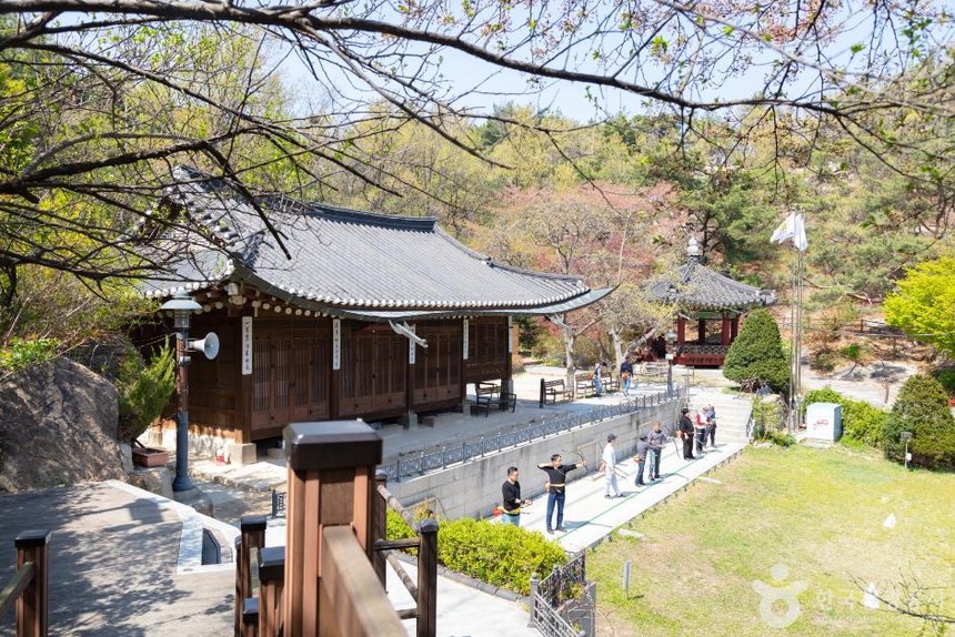 Theo chân Vua Joseon, du hành thời gian tới Seochon - Ảnh 11. Theo chân Vua Joseon, du hành thời gian tới Seochon - Ảnh 11.