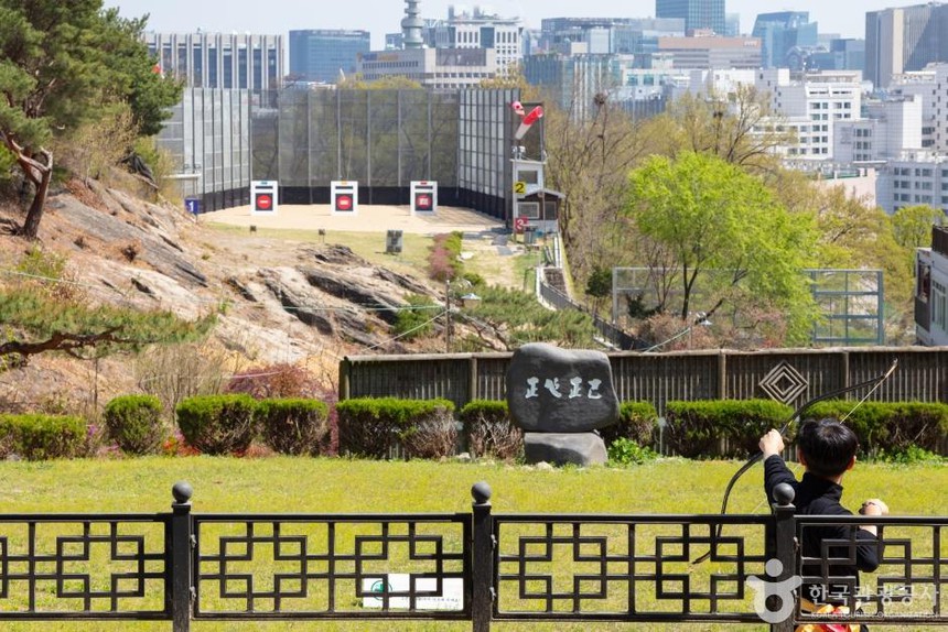 Theo chân Vua Joseon, du hành thời gian tới Seochon - Ảnh 12. Theo chân Vua Joseon, du hành thời gian tới Seochon - Ảnh 12.