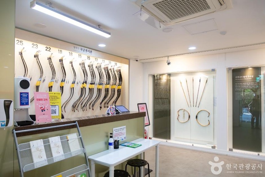 Theo chân Vua Joseon, du hành thời gian tới Seochon - Ảnh 13. Theo chân Vua Joseon, du hành thời gian tới Seochon - Ảnh 13.