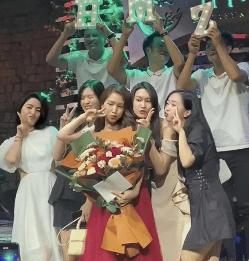 Hội bạn thân cầu thủ ăn tất niên nhà Hòa Minzy, dân mạng tự hỏi sao thiếu Công Phượng - Ảnh 3. Hội bạn thân cầu thủ ăn tất niên nhà Hòa Minzy, dân mạng tự hỏi sao thiếu Công Phượng - Ảnh 3.