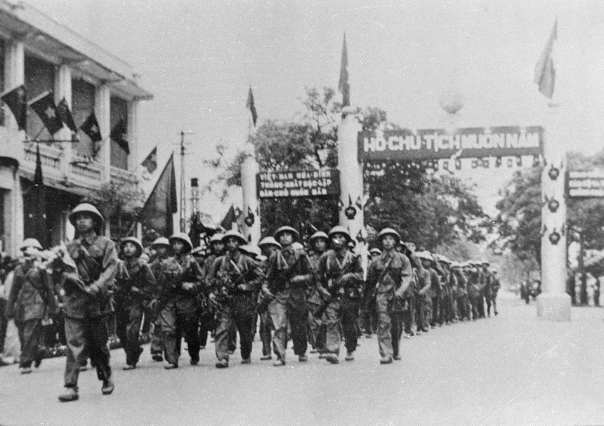 BÀI TẾT - Ảnh = Ký ức = Lịch sử: Từ 'Khải Hoàn Môn' đến những 'cổng chào' ngày tiếp quản Thủ đô - Ảnh 22.