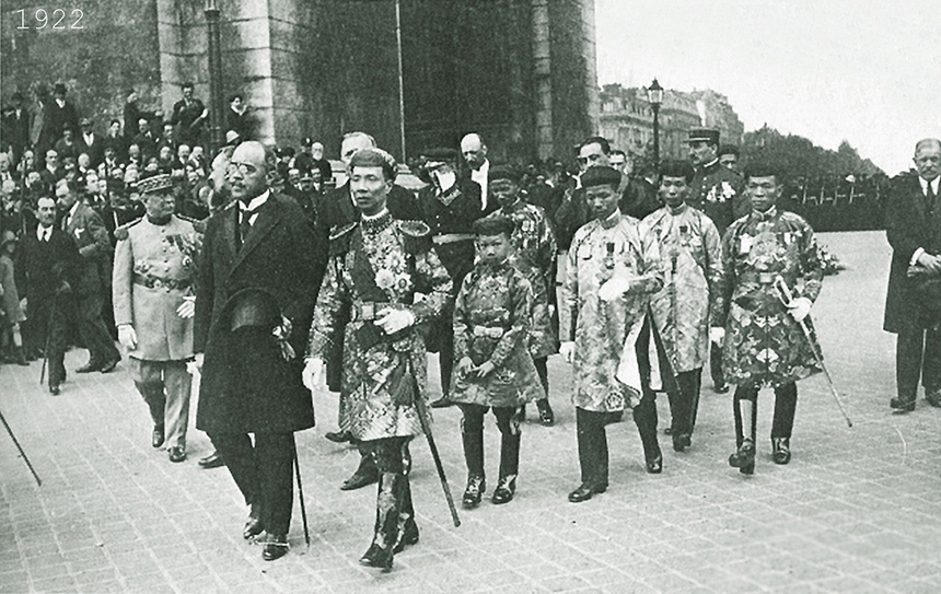 BÀI TẾT - Ảnh = Ký ức = Lịch sử: Từ 'Khải Hoàn Môn' đến những 'cổng chào' ngày tiếp quản Thủ đô - Ảnh 4.