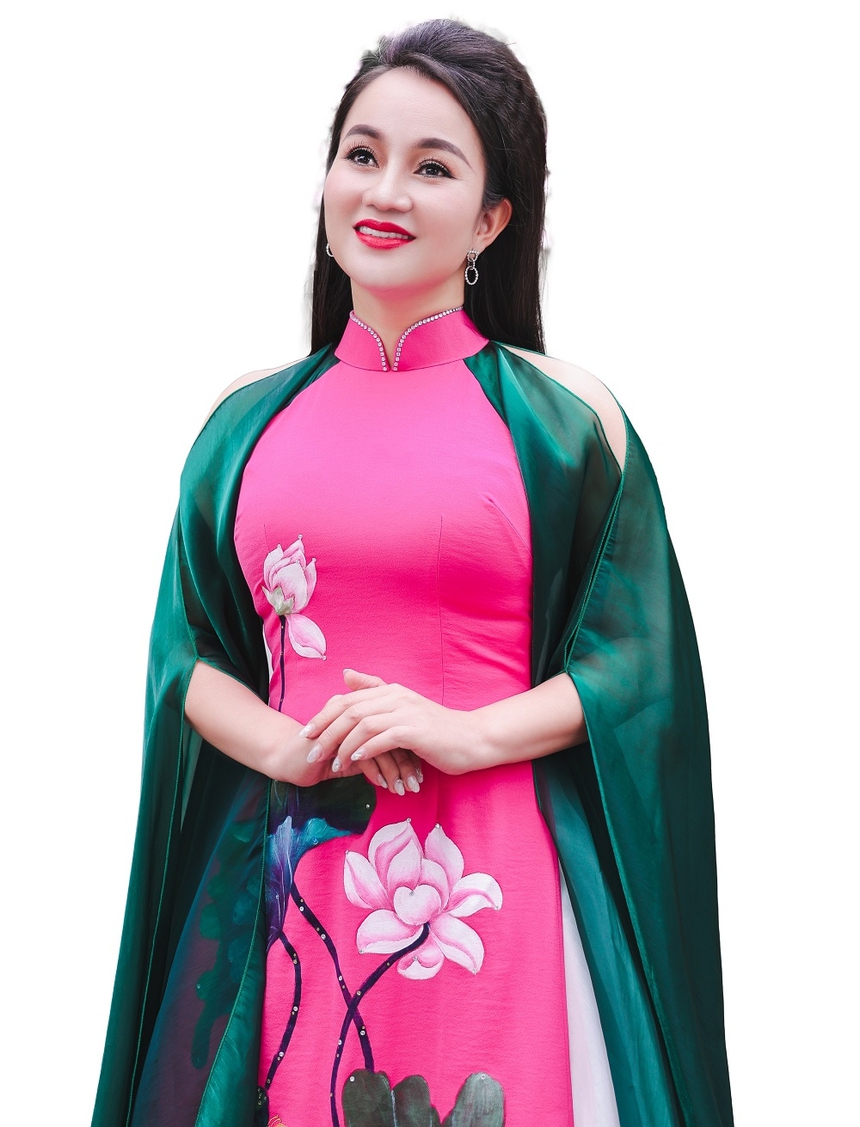 BÀI TẾT - Nghệ sĩ Nhật Thuận: Đóa hoa phượng nhiệt huyết của thành phố Cảng - Ảnh 1. BÀI TẾT - Nghệ sĩ Nhật Thuận: Đóa hoa phượng nhiệt huyết của thành phố Cảng - Ảnh 1.