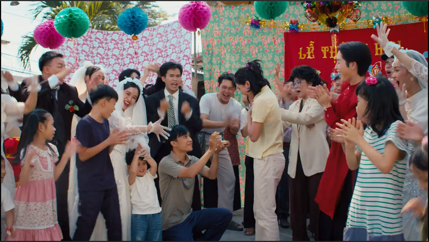 MV "Đi chùa cầu duyên" của Đức Phúc: Lan tỏa khoảnh khắc hạnh phúc mùa Valentine - Ảnh 2.