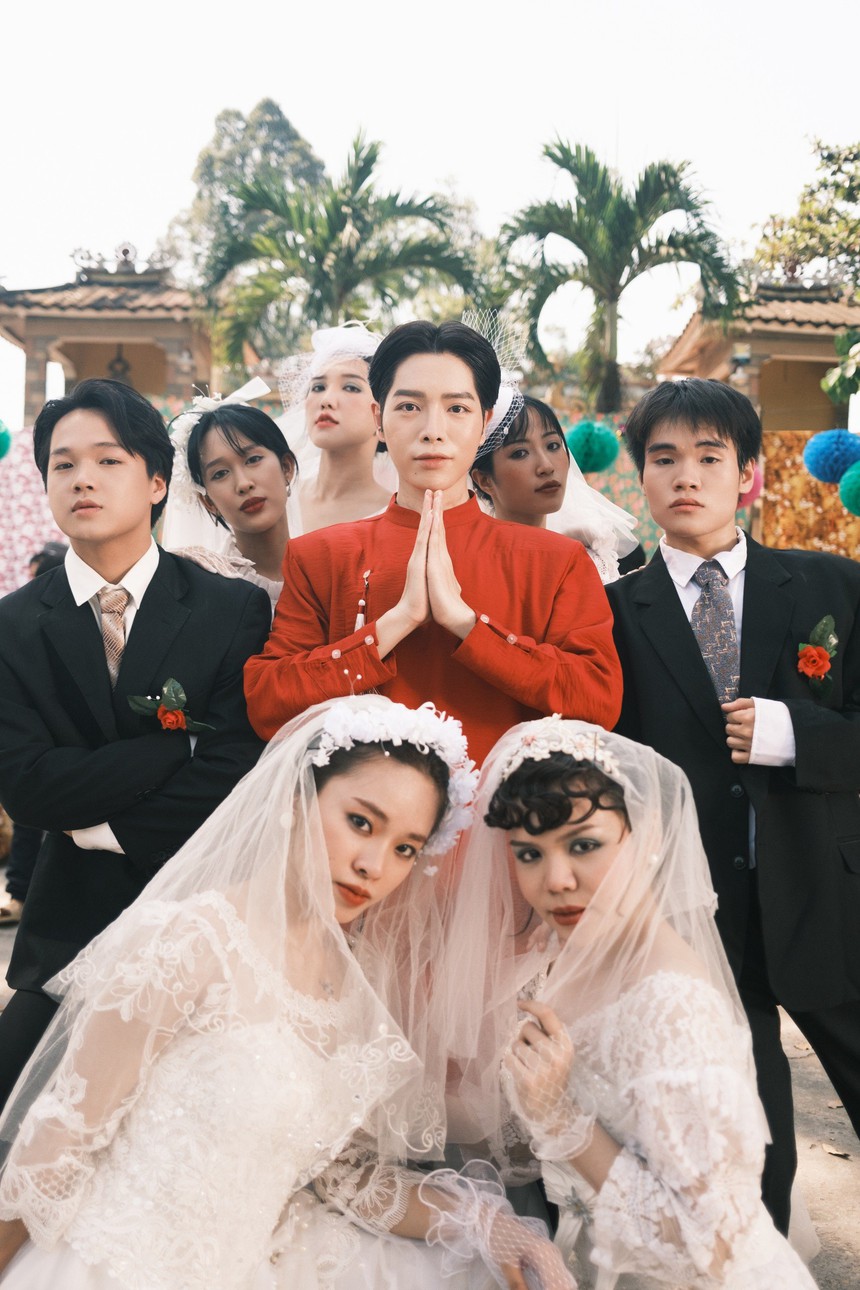 MV "Đi chùa cầu duyên" của Đức Phúc: Lan tỏa khoảnh khắc hạnh phúc mùa Valentine - Ảnh 3.