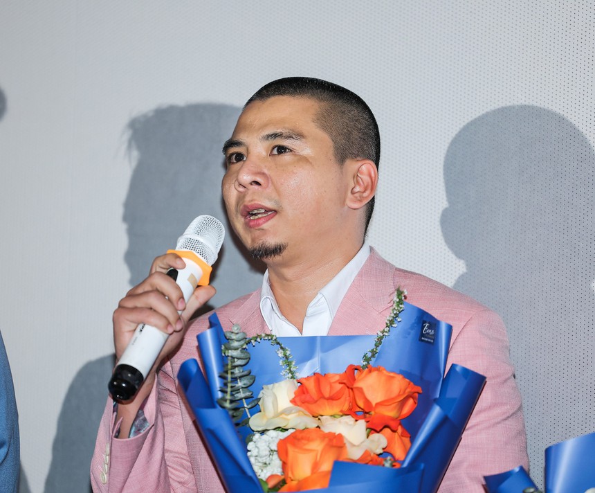 Ca sĩ Diệu Hà ra mắt MV 'Quê hương ơi' đậm vị Tết xưa - Ảnh 3. Ca sĩ Diệu Hà ra mắt MV 'Quê hương ơi' đậm vị Tết xưa - Ảnh 3.