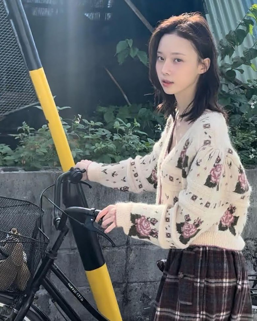 Jisoo Blackpink và 2 nữ thần tượng K-pop vẫn hút mắt fan khi để mặt mộc  - Ảnh 4.