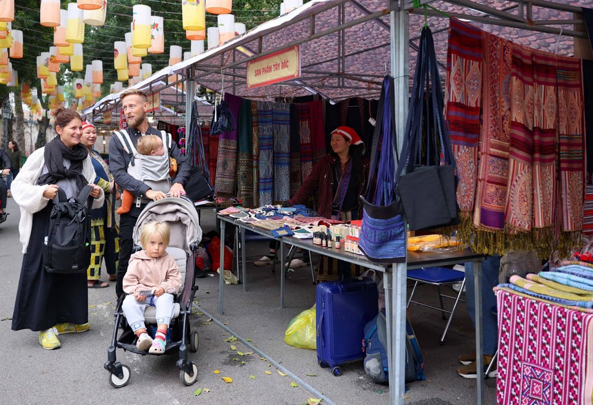 Đậm chất Tết cổ truyền tại không gian văn hóa 'Tết phố' Phùng Hưng - Ảnh 3.