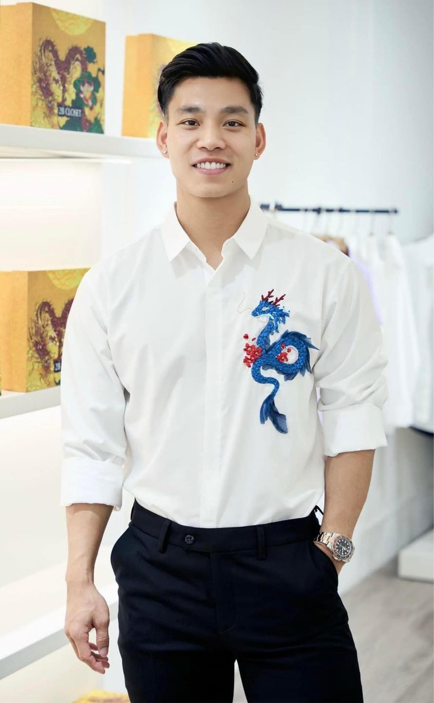 Cầu thủ nội V-League rộn ràng sắm Tết, ngoại binh không tỏ ra kém cạnh - Ảnh 7. Cầu thủ nội V-League rộn ràng sắm Tết, ngoại binh không tỏ ra kém cạnh - Ảnh 7.