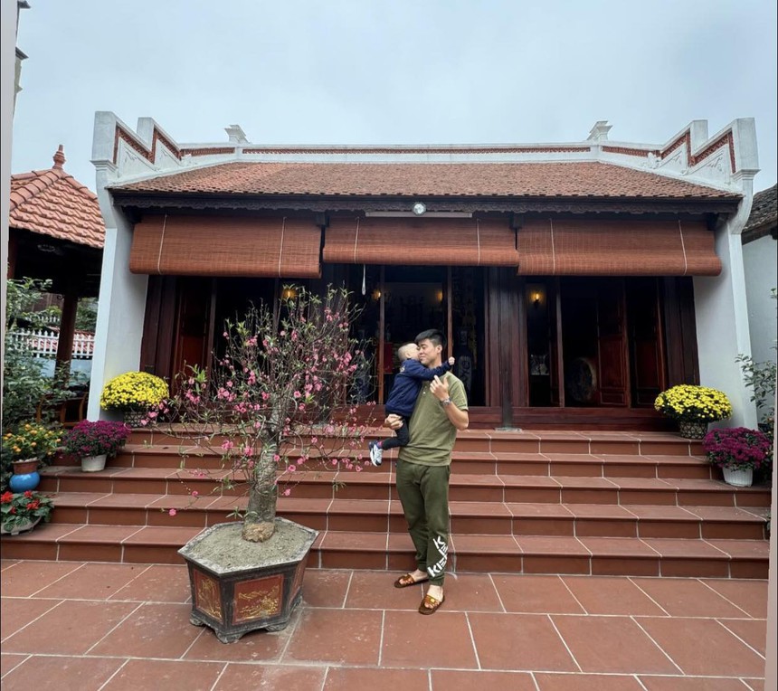 Cầu thủ nội V-League rộn ràng sắm Tết, ngoại binh không tỏ ra kém cạnh - Ảnh 4. Cầu thủ nội V-League rộn ràng sắm Tết, ngoại binh không tỏ ra kém cạnh - Ảnh 4.