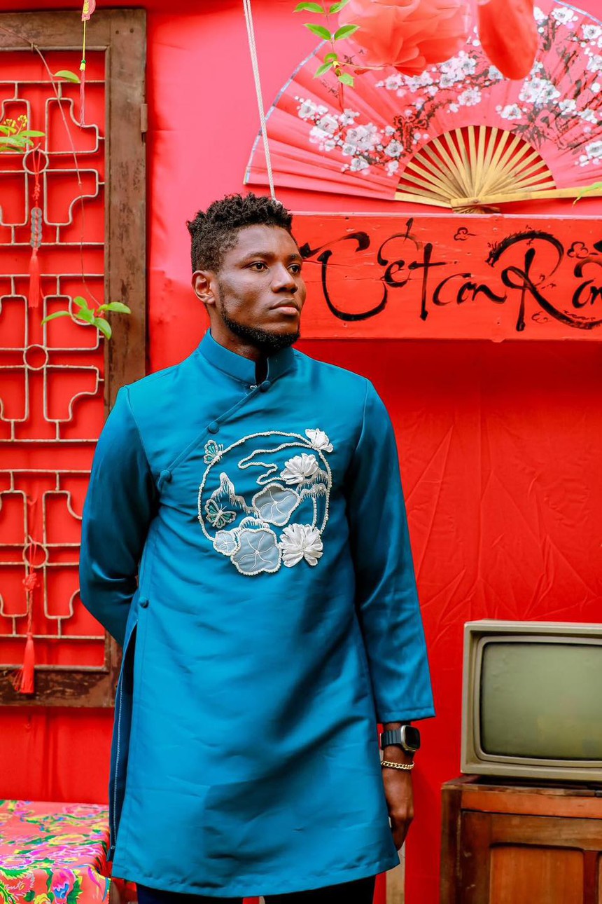 Cầu thủ nội V-League rộn ràng sắm Tết, ngoại binh không tỏ ra kém cạnh - Ảnh 9. Cầu thủ nội V-League rộn ràng sắm Tết, ngoại binh không tỏ ra kém cạnh - Ảnh 9.