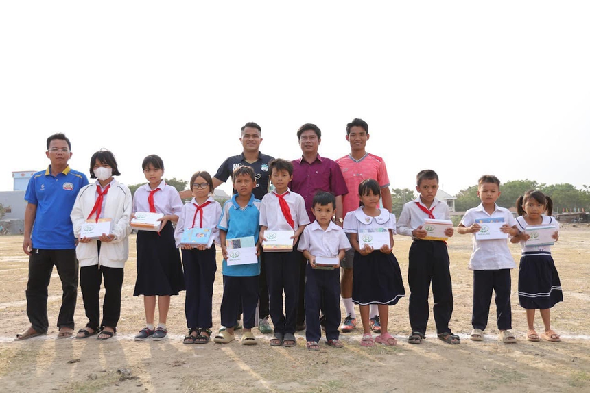 Tin nóng bóng đá Việt 9/2: HLV Kiatisuk muốn Quang Hải 'nổi hơn', Huỳnh Như nói kế hoạch tương lai - Ảnh 6. Tin nóng bóng đá Việt 9/2: HLV Kiatisuk muốn Quang Hải 'nổi hơn', Huỳnh Như nói kế hoạch tương lai - Ảnh 6.