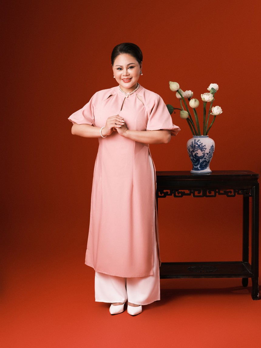 Dàn sao "Gặp lại chị bầu" rạng rỡ trong bộ ảnh Tết - Ảnh 1.