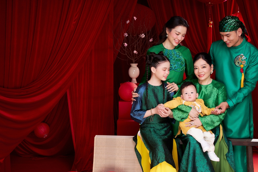 Gia đình Phương Trinh Jolie đầm ấm bên nhau ngày Tết, không có chuyện phân bì con riêng con chung - Ảnh 3.