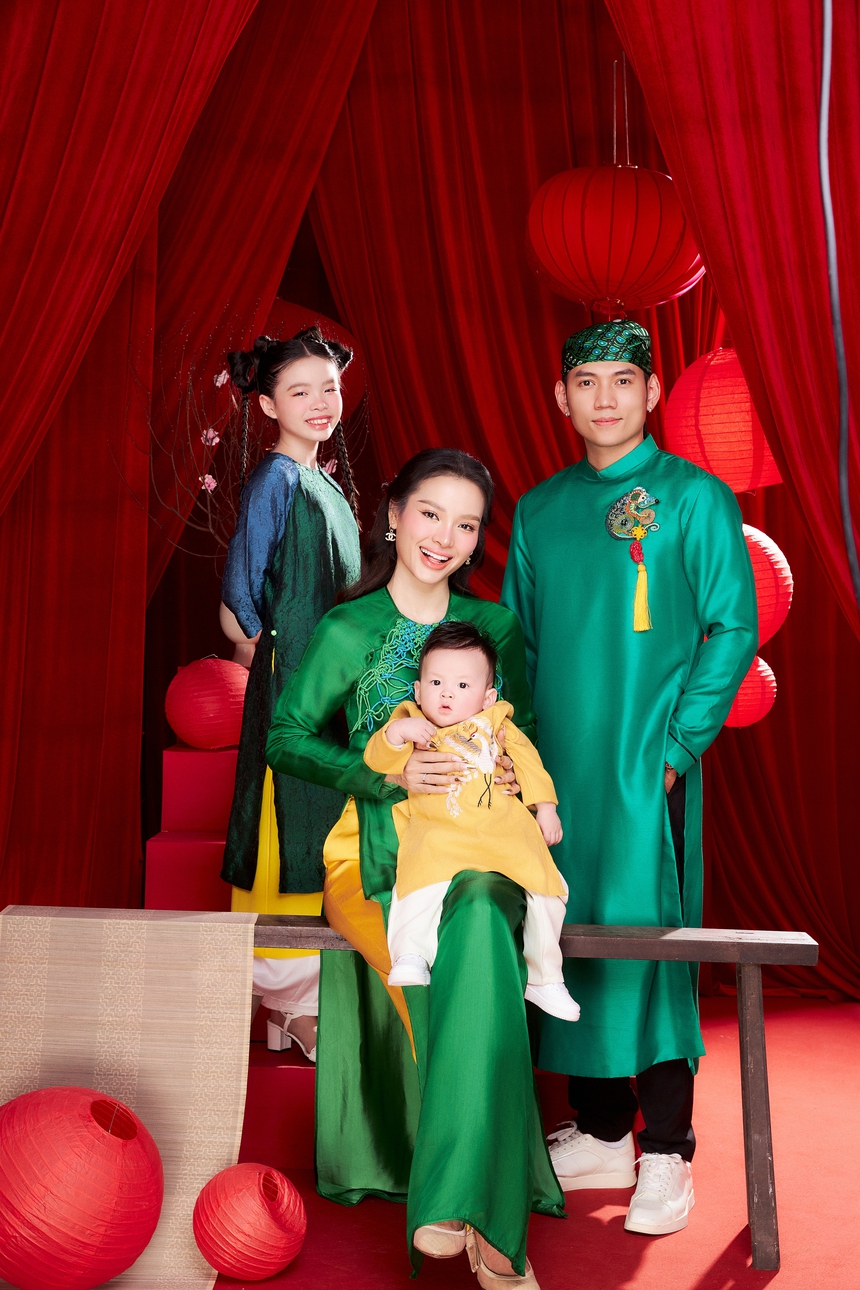 Gia đình Phương Trinh Jolie đầm ấm bên nhau ngày Tết, không có chuyện phân bì con riêng con chung - Ảnh 4.