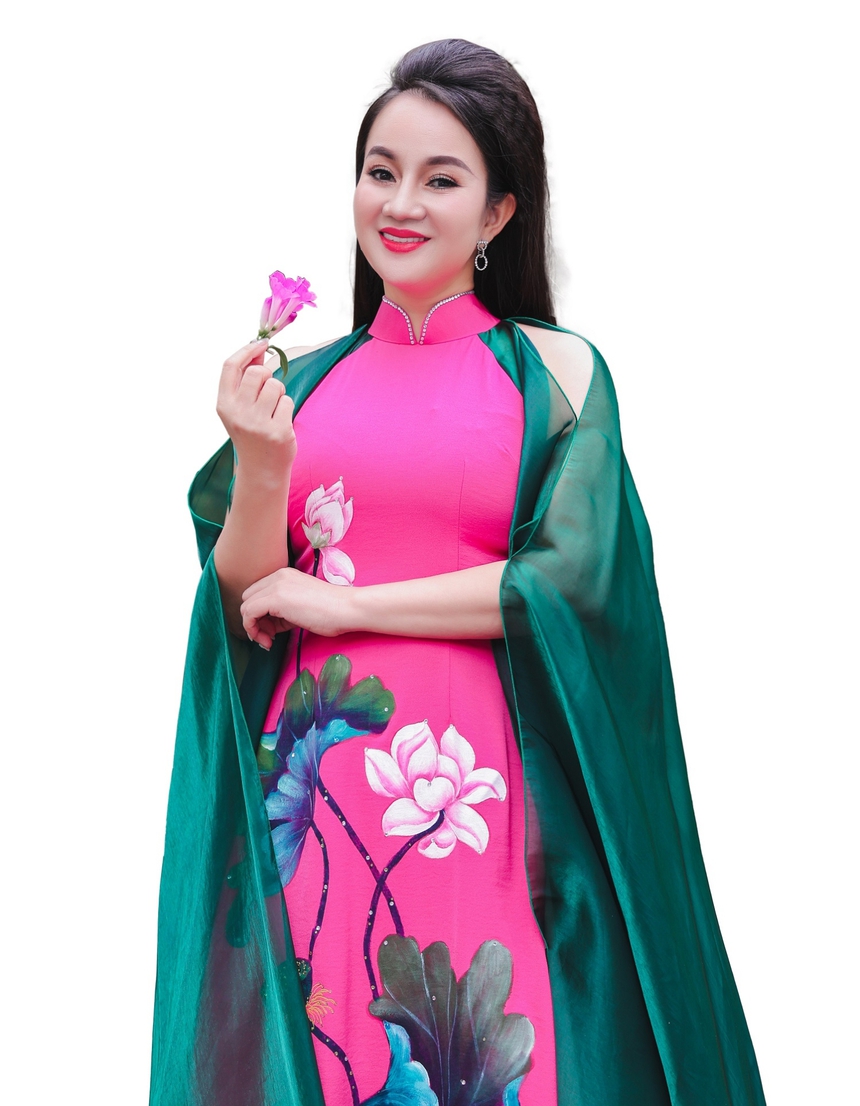 BÀI TẾT - Nghệ sĩ Nhật Thuận: Đóa hoa phượng nhiệt huyết của thành phố Cảng - Ảnh 2. BÀI TẾT - Nghệ sĩ Nhật Thuận: Đóa hoa phượng nhiệt huyết của thành phố Cảng - Ảnh 2.