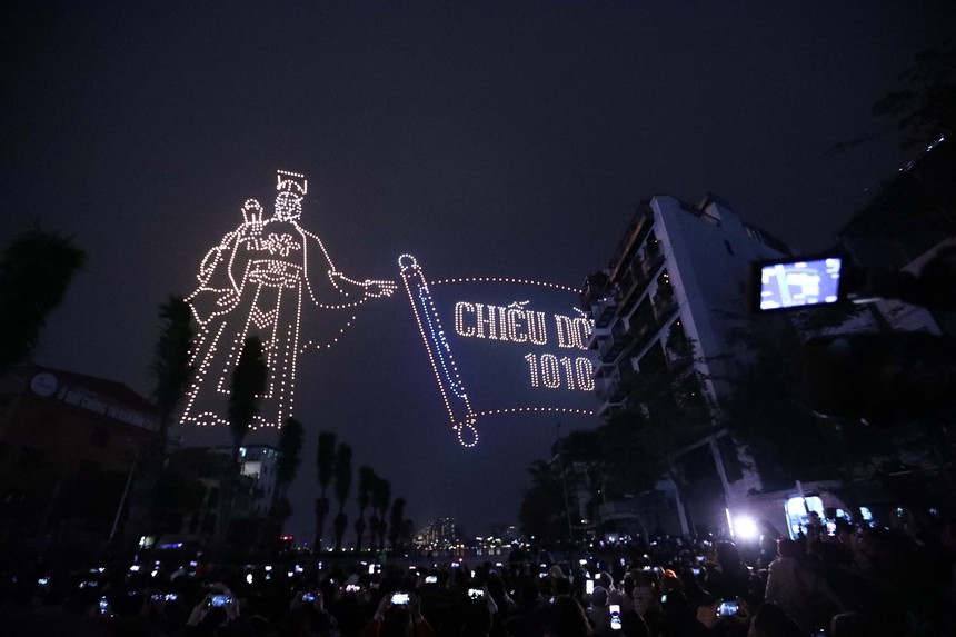 Chiêm ngưỡng những màn trình diễn ánh sáng nghệ thuật bằng drones chào năm mới Giáp Thìn 2024 - Ảnh 6.