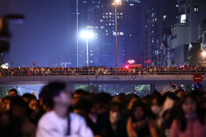 Chiêm ngưỡng những màn trình diễn ánh sáng nghệ thuật bằng drones chào năm mới Giáp Thìn 2024 - Ảnh 10.