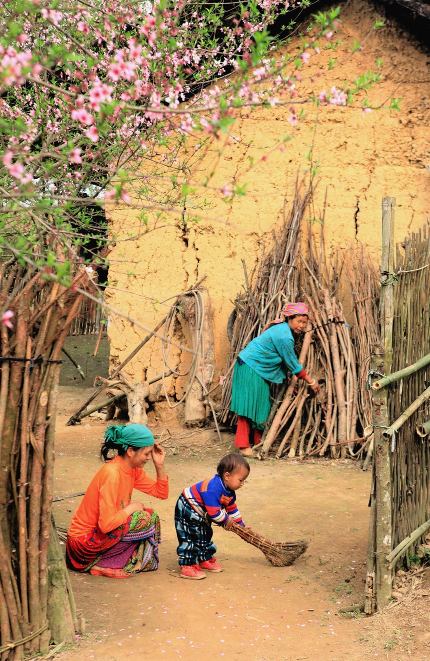 Lê Bích kể chuyện tình mẫu tử bằng triển lãm 'Mẹ yêu con' - Ảnh 7.