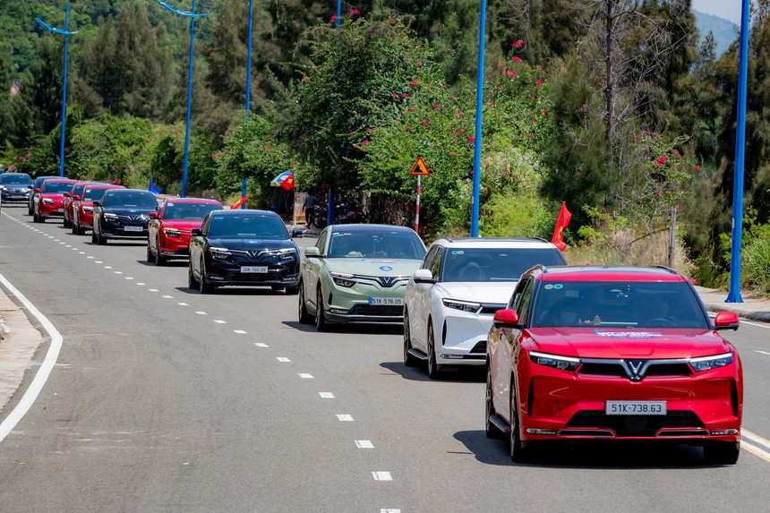 VinFast phát động chiến dịch "Mãnh liệt tinh thần Việt Nam" lần 2 - Chung tay xây dựng thương hiệu Việt đẳng cấp thế giới - Ảnh 1. VinFast phát động chiến dịch "Mãnh liệt tinh thần Việt Nam" lần 2 - Chung tay xây dựng thương hiệu Việt đẳng cấp thế giới - Ảnh 1.