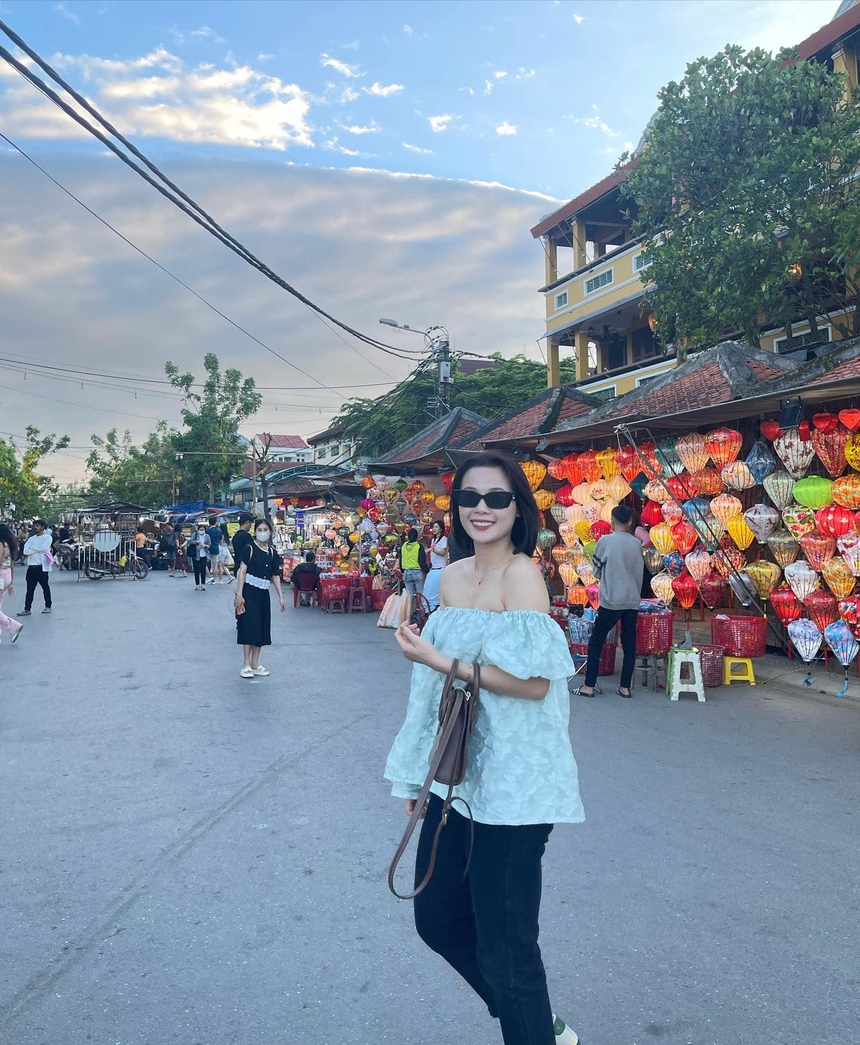 Hot girl cầu lông Thùy Linh diện váy trắng tinh khôi, khoe vẻ đẹp hút hồn cộng đồng mạng - Ảnh 11. Hot girl cầu lông Thùy Linh diện váy trắng tinh khôi, khoe vẻ đẹp hút hồn cộng đồng mạng - Ảnh 11.