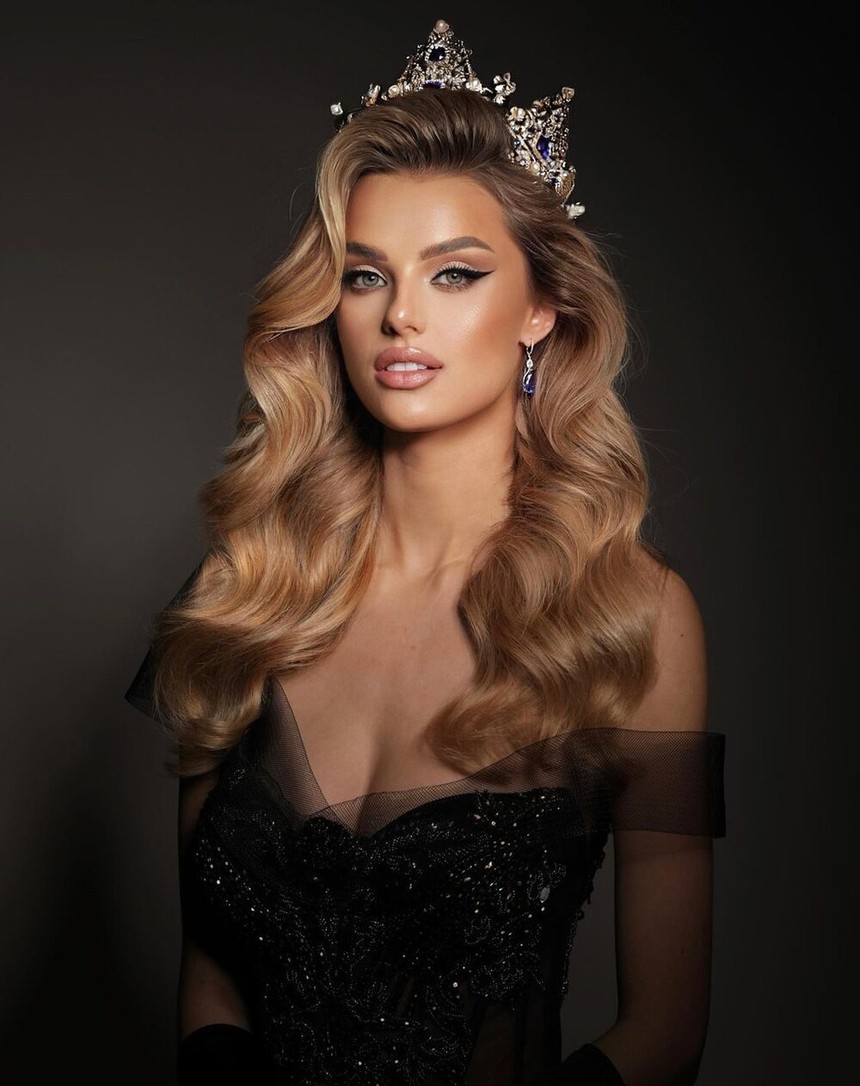 Krystyna Pyszková: Mỹ nhân học vấn khủng của Cộng hoà Séc đăng quang Miss World 2024 - Ảnh 4. Krystyna Pyszková: Mỹ nhân học vấn khủng của Cộng hoà Séc đăng quang Miss World 2024 - Ảnh 4.