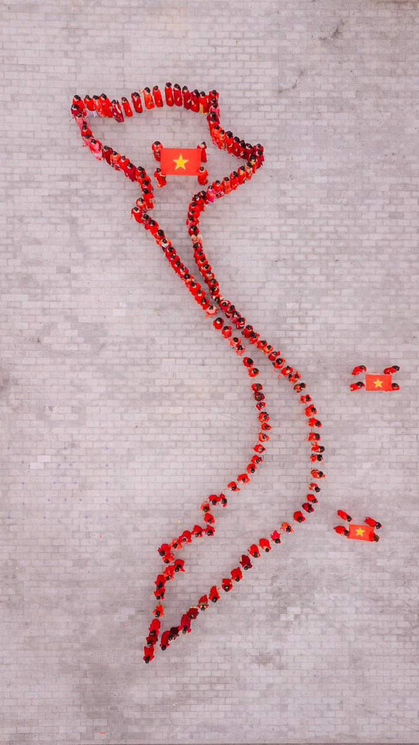 Hoa hậu Bích Hạnh cùng phụ nữ TP. Phan Rang xếp hình bản đồ Việt Nam - Ảnh 3. Hoa hậu Bích Hạnh cùng phụ nữ TP. Phan Rang xếp hình bản đồ Việt Nam - Ảnh 3.