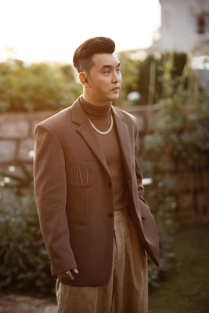 Cuộc sống hiện tại của Ưng Hoàng Phúc sau hơn chục năm điều trị chấn thương: Sức khỏe ổn định, hạnh phúc bên vợ đẹp con ngoan - Ảnh 3.