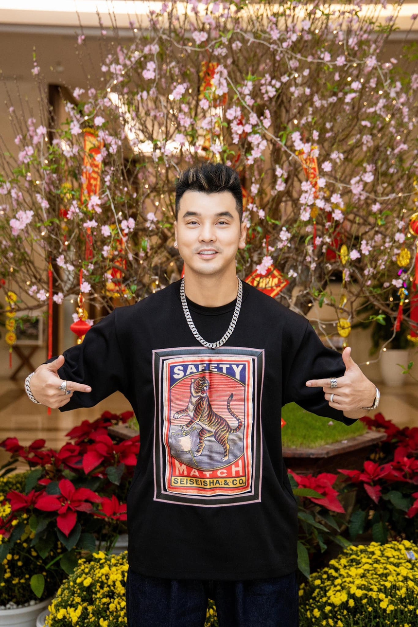 Cuộc sống hiện tại của Ưng Hoàng Phúc sau hơn chục năm điều trị chấn thương: Sức khỏe ổn định, hạnh phúc bên vợ đẹp con ngoan - Ảnh 4.