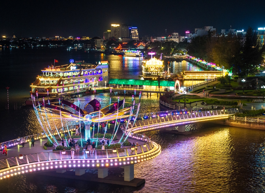 Hơn 7 nghìn 500 VĐV lập kỷ lục ở giải chạy đêm Cần Thơ - Ảnh 2.