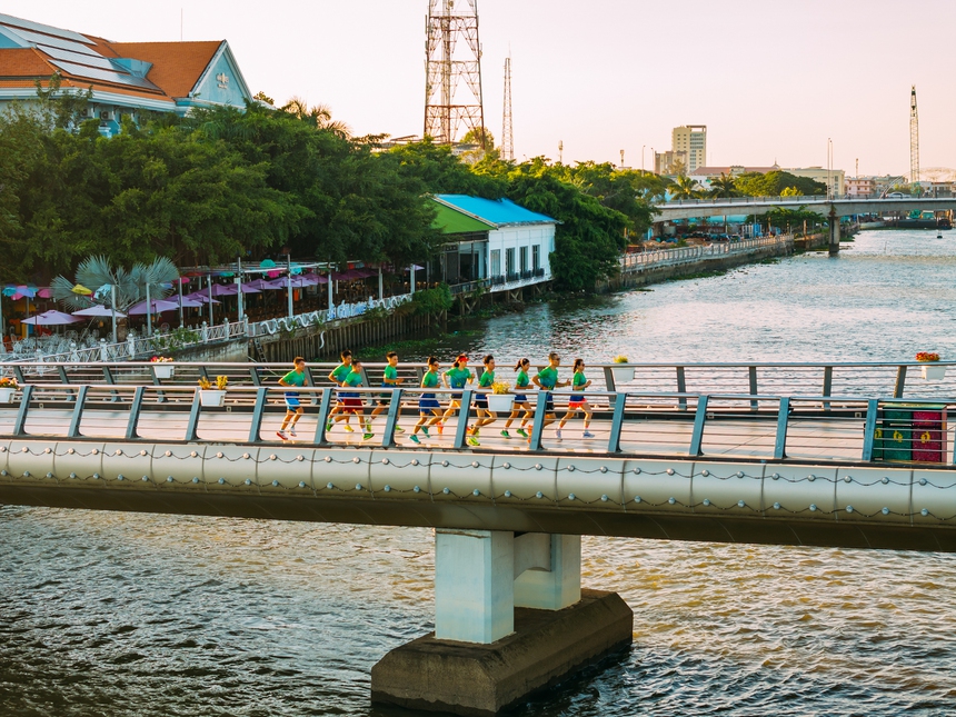 Hơn 7 nghìn 500 VĐV lập kỷ lục ở giải chạy đêm Cần Thơ - Ảnh 1.