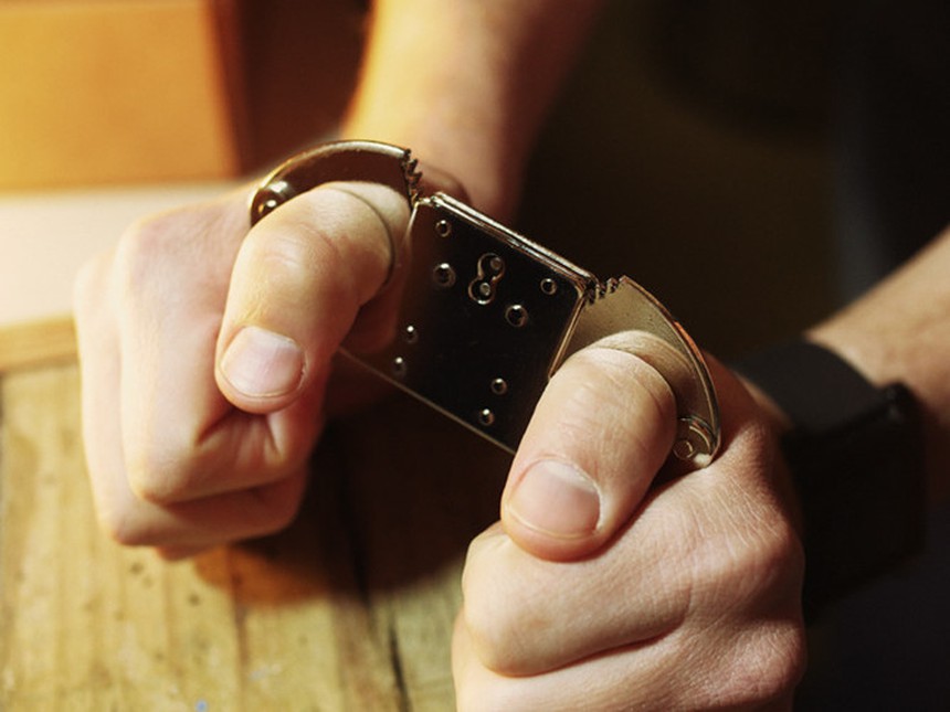 Chính quyền vào cuộc xử lý vụ cha dượng bạo hành bé trai tại Bình Phước - Ảnh 1.