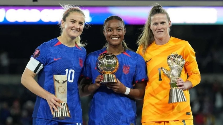 Tin nóng bóng đá Việt 12/3: Việt kiều nữ nhận Quả bóng Vàng, phản ứng của Hoàng Đức khi Công Phượng trở lại - Ảnh 2.