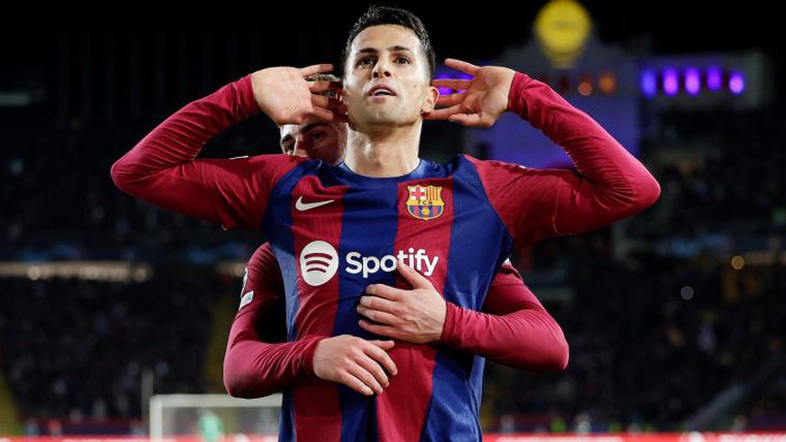 Lewandowski ghi bàn, Barcelona 'thổi văng' Napoli để đi tiếp ở Cúp C1; sao trẻ đi 17 tuổi đi vào lịch sử CLB - Ảnh 3. Lewandowski ghi bàn, Barcelona 'thổi văng' Napoli để đi tiếp ở Cúp C1; sao trẻ đi 17 tuổi đi vào lịch sử CLB - Ảnh 3.