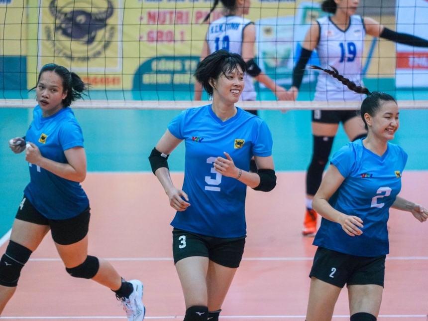 ĐT Trung Quốc thu nhỏ 'bắn tín hiệu' muốn dự Cúp VTV9 - Bình Điền 2024, người hâm mộ Việt Nam phấn khích - Ảnh 3. ĐT Trung Quốc thu nhỏ 'bắn tín hiệu' muốn dự Cúp VTV9 - Bình Điền 2024, người hâm mộ Việt Nam phấn khích - Ảnh 3.