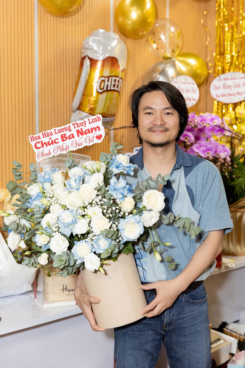 Hoa hậu Thanh Thủy, Lê Hoàng Phương mừng sinh nhật đạo diễn Hoàng Nhật Nam - Ảnh 3. Hoa hậu Thanh Thủy, Lê Hoàng Phương mừng sinh nhật đạo diễn Hoàng Nhật Nam - Ảnh 3.
