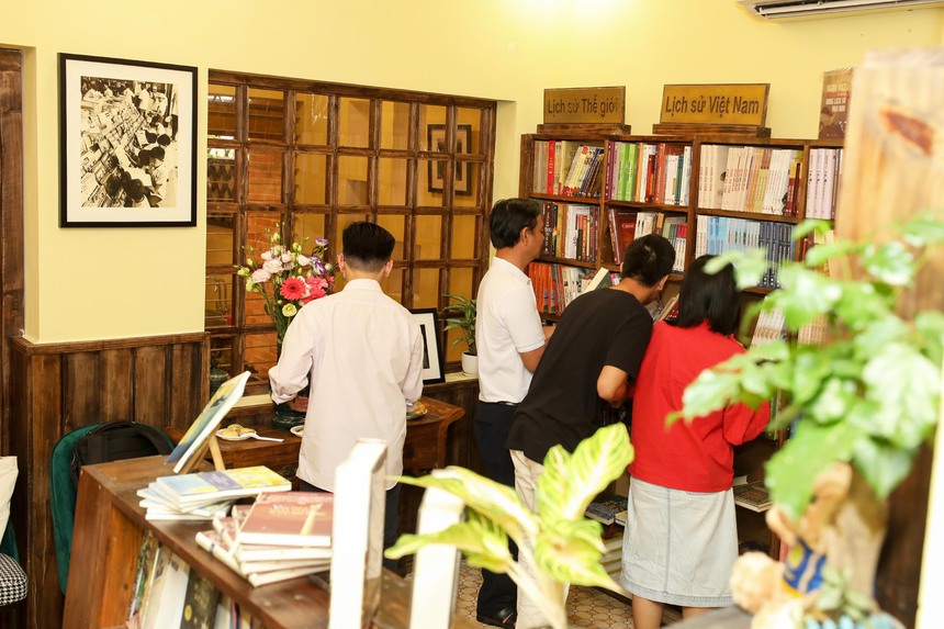 Thư quán Khai Tâm tìm đồng hành cùng hệ giá trị - Ảnh 4. Thư quán Khai Tâm tìm đồng hành cùng hệ giá trị - Ảnh 4.