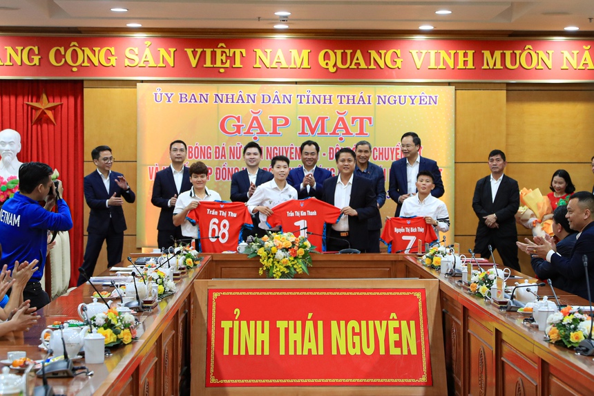 CLB bóng đá nữ Thái Nguyên T&T chiêu mộ Quả bóng vàng nữ Việt Nam 2023 - Ảnh 3. CLB bóng đá nữ Thái Nguyên T&T chiêu mộ Quả bóng vàng nữ Việt Nam 2023 - Ảnh 3.