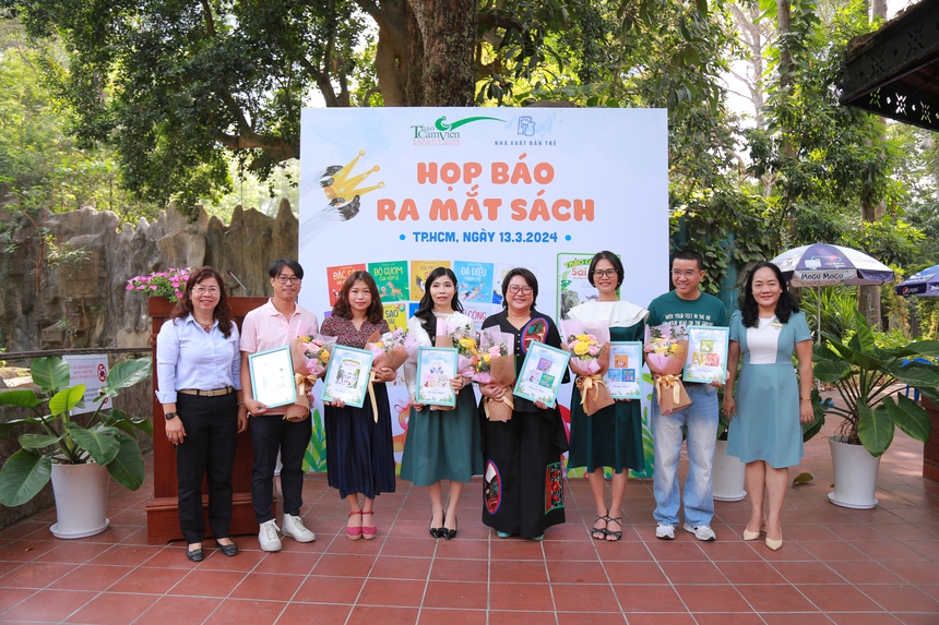 Ra mắt bộ sách thú vị về và của Thảo Cầm Viên - Ảnh 1.