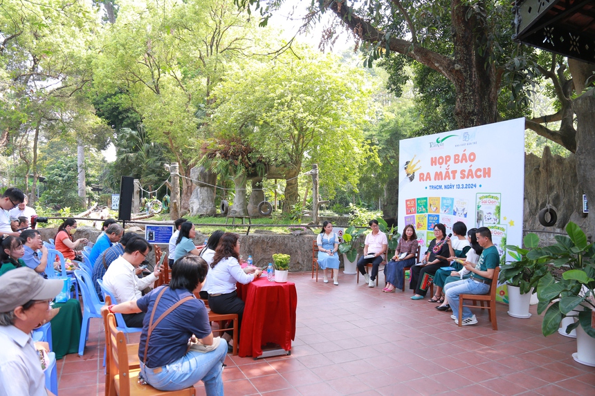 Ra mắt bộ sách thú vị về và của Thảo Cầm Viên - Ảnh 2.