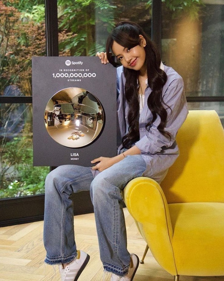 Lisa Blackpink đã có bài hát vượt qua 1 tỷ lượt phát trực tuyến trên Spotify  - Ảnh 1.