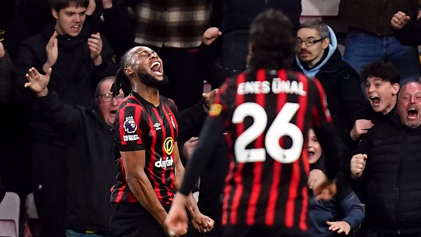 Choáng váng với màn ngược dòng kinh điển, 21 năm mới xuất hiện tại Ngoại hạng Anh - Ảnh 2. Choáng váng với màn ngược dòng kinh điển, 21 năm mới xuất hiện tại Ngoại hạng Anh - Ảnh 2.