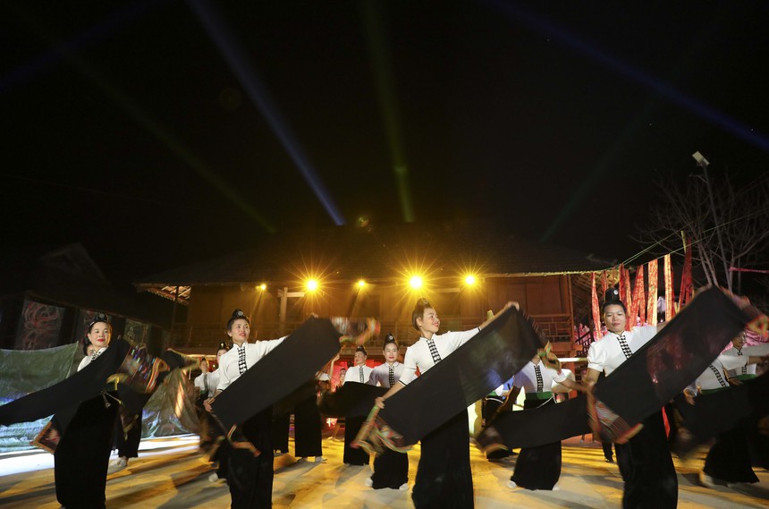 Điện Biên ra mắt Show diễn thực cảnh 'Huyền tích U Va' - Ảnh 3.