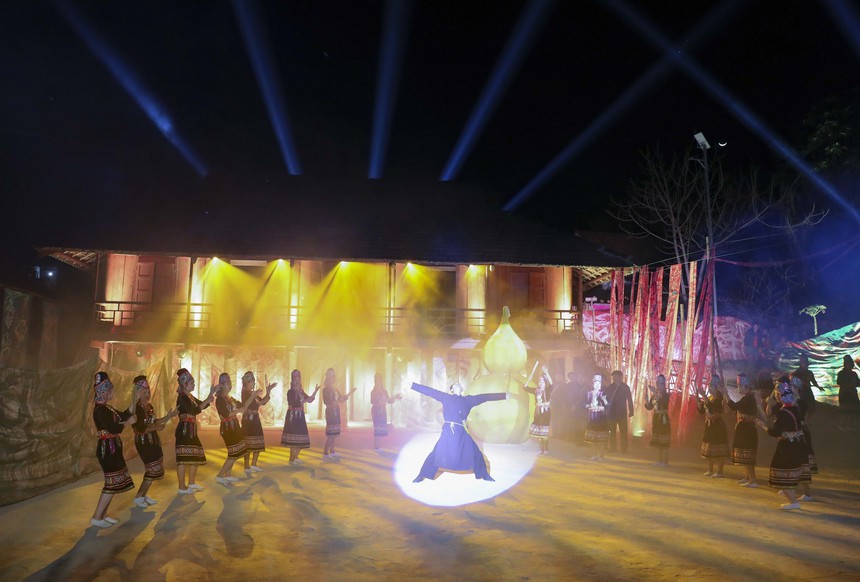 Điện Biên ra mắt Show diễn thực cảnh 'Huyền tích U Va' - Ảnh 1.
