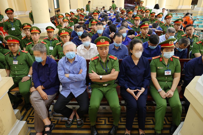 Xét xử sơ thẩm vụ án Vạn Thịnh Phát: Bị cáo Đỗ Thị Nhàn thừa nhận chỉnh sửa Kết luận thanh tra - Ảnh 3. Xét xử sơ thẩm vụ án Vạn Thịnh Phát: Bị cáo Đỗ Thị Nhàn thừa nhận chỉnh sửa Kết luận thanh tra - Ảnh 3.