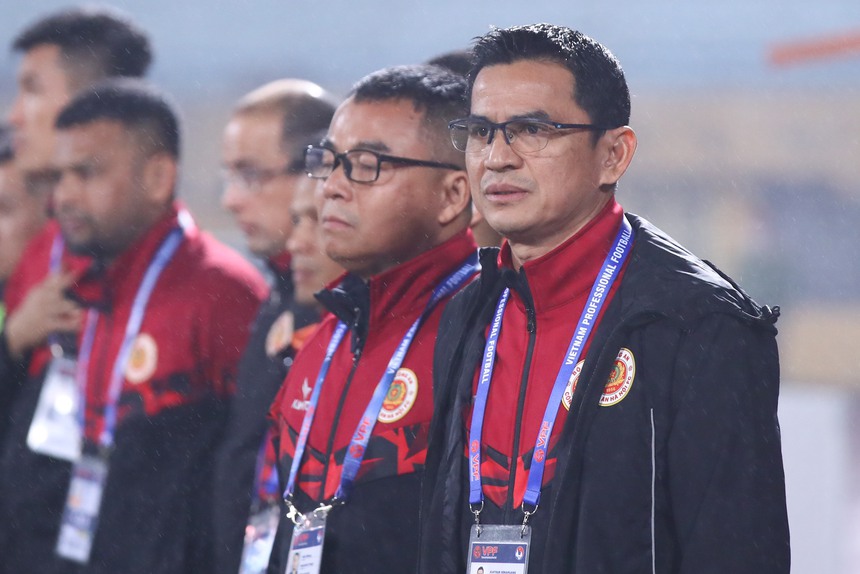 HLV Kiatisuk gửi thông điệp đến ĐT Việt Nam bằng tiếng Việt, hứa hỗ trợ hết mình cho thầy Troussier - Ảnh 2. HLV Kiatisuk gửi thông điệp đến ĐT Việt Nam bằng tiếng Việt, hứa hỗ trợ hết mình cho thầy Troussier - Ảnh 2.